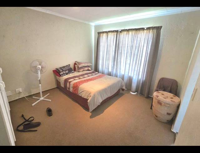 2 BEDROOM TOWNHOUSE FOR SALE IN ROOIHUISKRAAL NORTH